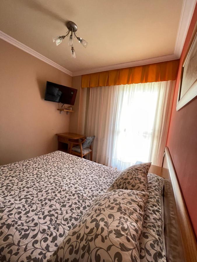 Hostal Santiago 2 Burgo Екстериор снимка
