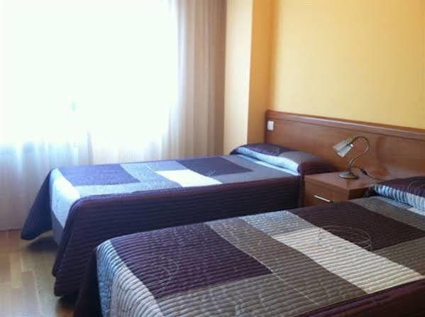 Hostal Santiago 2 Burgo Екстериор снимка